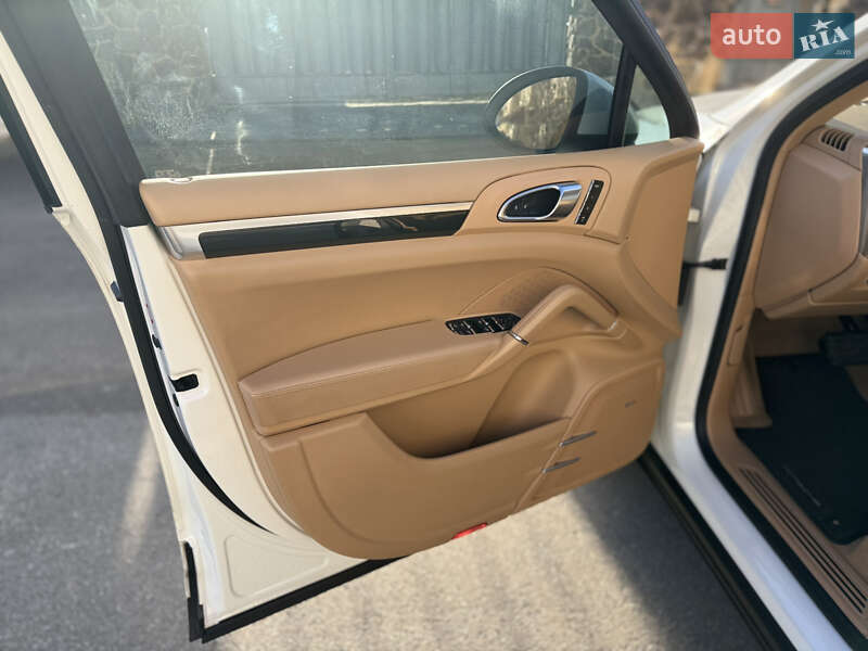 Позашляховик / Кросовер Porsche Cayenne 2013 в Самборі