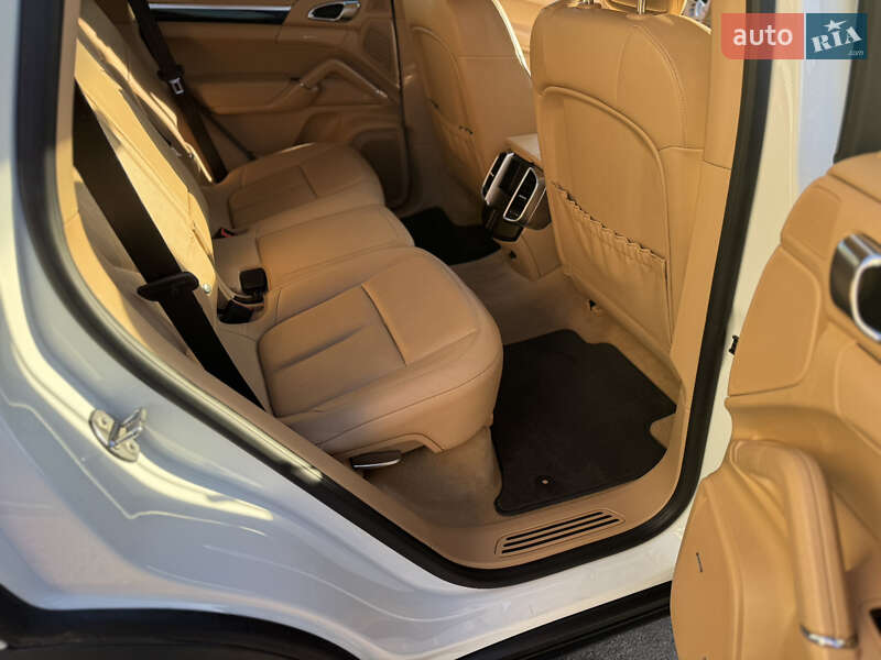 Позашляховик / Кросовер Porsche Cayenne 2013 в Самборі
