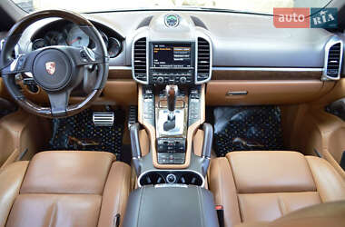 Внедорожник / Кроссовер Porsche Cayenne 2012 в 
