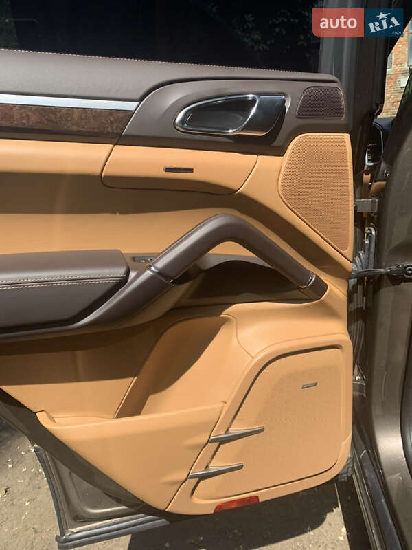 Внедорожник / Кроссовер Porsche Cayenne 2012 в Николаеве