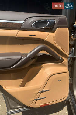Внедорожник / Кроссовер Porsche Cayenne 2012 в 