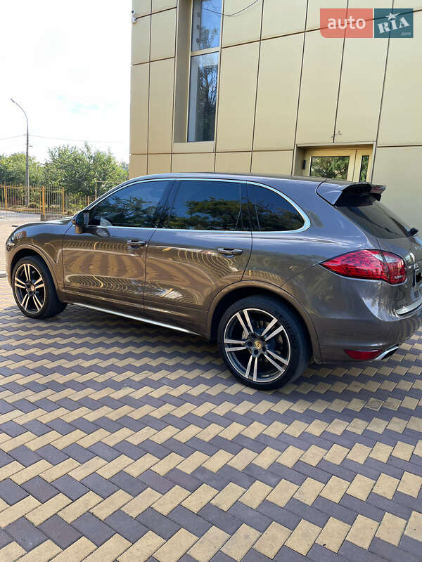Внедорожник / Кроссовер Porsche Cayenne 2012 в Николаеве