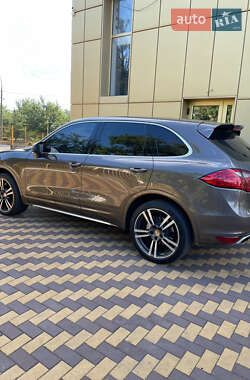 Внедорожник / Кроссовер Porsche Cayenne 2012 в 