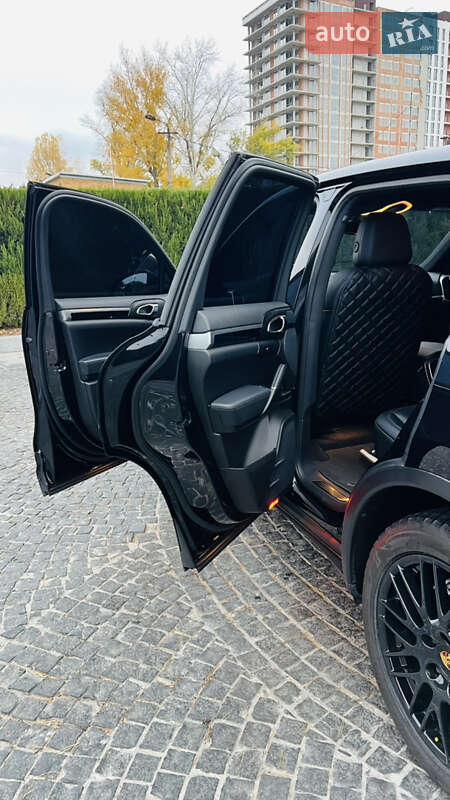 Позашляховик / Кросовер Porsche Cayenne 2016 в Києві