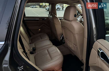 Внедорожник / Кроссовер Porsche Cayenne 2012 в 