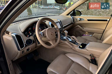 Внедорожник / Кроссовер Porsche Cayenne 2012 в 