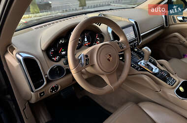Внедорожник / Кроссовер Porsche Cayenne 2012 в 