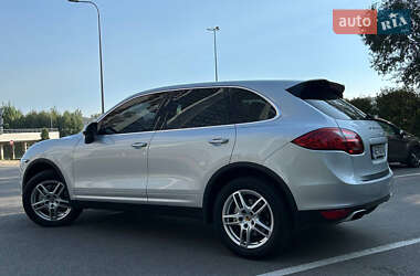 Позашляховик / Кросовер Porsche Cayenne 2012 в 