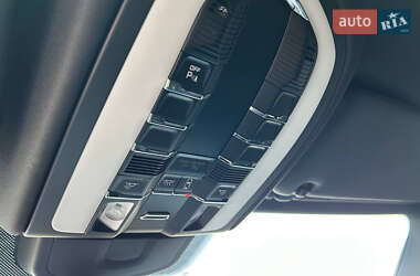 Позашляховик / Кросовер Porsche Cayenne 2012 в 