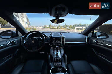 Позашляховик / Кросовер Porsche Cayenne 2012 в 