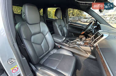 Позашляховик / Кросовер Porsche Cayenne 2012 в 
