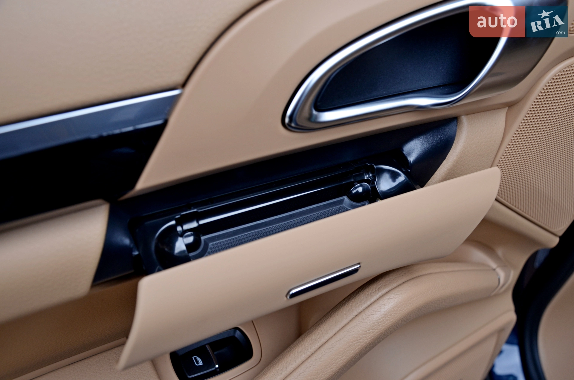 2012 Porsche Cayenne - мініатюра 27
