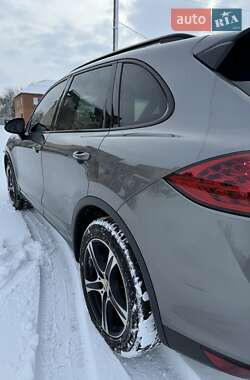Позашляховик / Кросовер Porsche Cayenne 2013 в 
