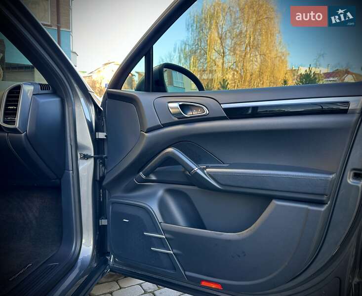 Внедорожник / Кроссовер Porsche Cayenne 2014 в Ивано-Франковске
