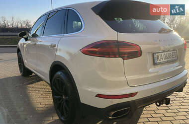 Внедорожник / Кроссовер Porsche Cayenne 2015 в Киеве