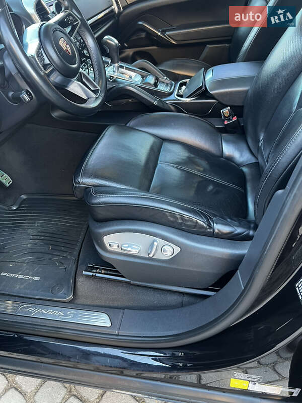 Внедорожник / Кроссовер Porsche Cayenne 2014 в Коломые