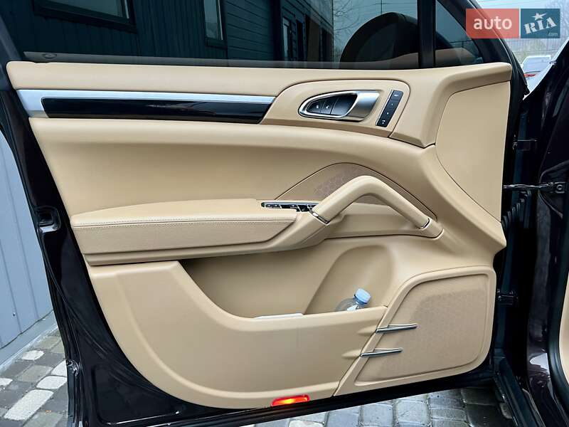 Внедорожник / Кроссовер Porsche Cayenne 2013 в Киеве
