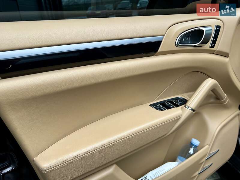 Внедорожник / Кроссовер Porsche Cayenne 2013 в Киеве