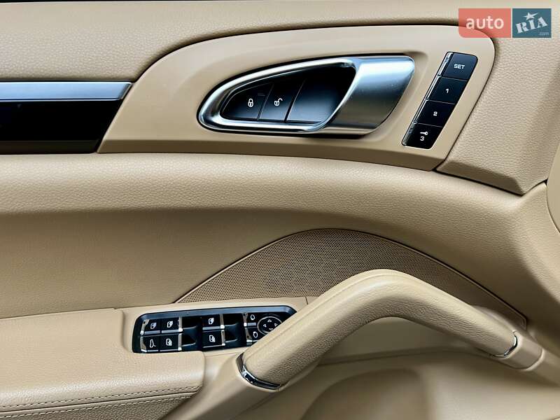 Внедорожник / Кроссовер Porsche Cayenne 2013 в Киеве