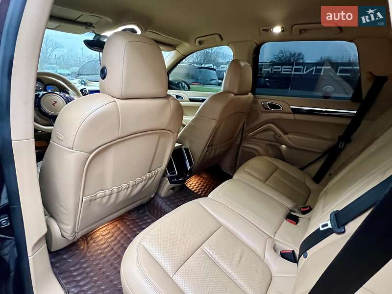 Внедорожник / Кроссовер Porsche Cayenne 2013 в Киеве