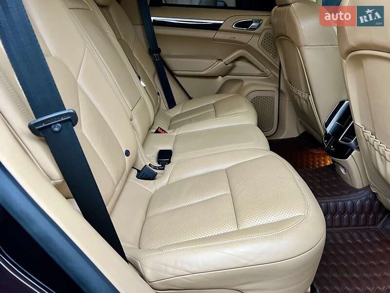 Внедорожник / Кроссовер Porsche Cayenne 2013 в Киеве