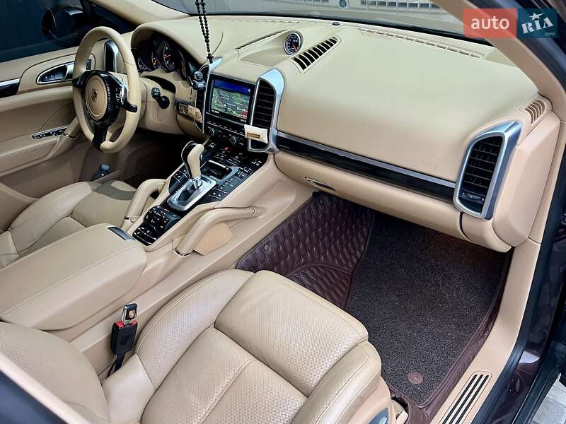 Внедорожник / Кроссовер Porsche Cayenne 2013 в Киеве
