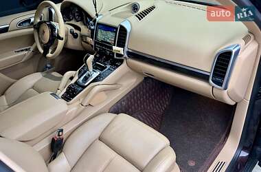 Позашляховик / Кросовер Porsche Cayenne 2013 в 