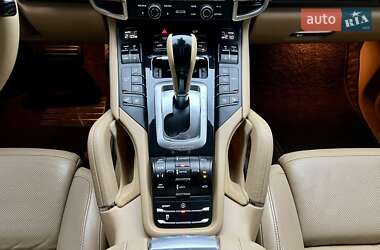 Позашляховик / Кросовер Porsche Cayenne 2013 в 