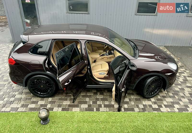 Внедорожник / Кроссовер Porsche Cayenne 2013 в Киеве
