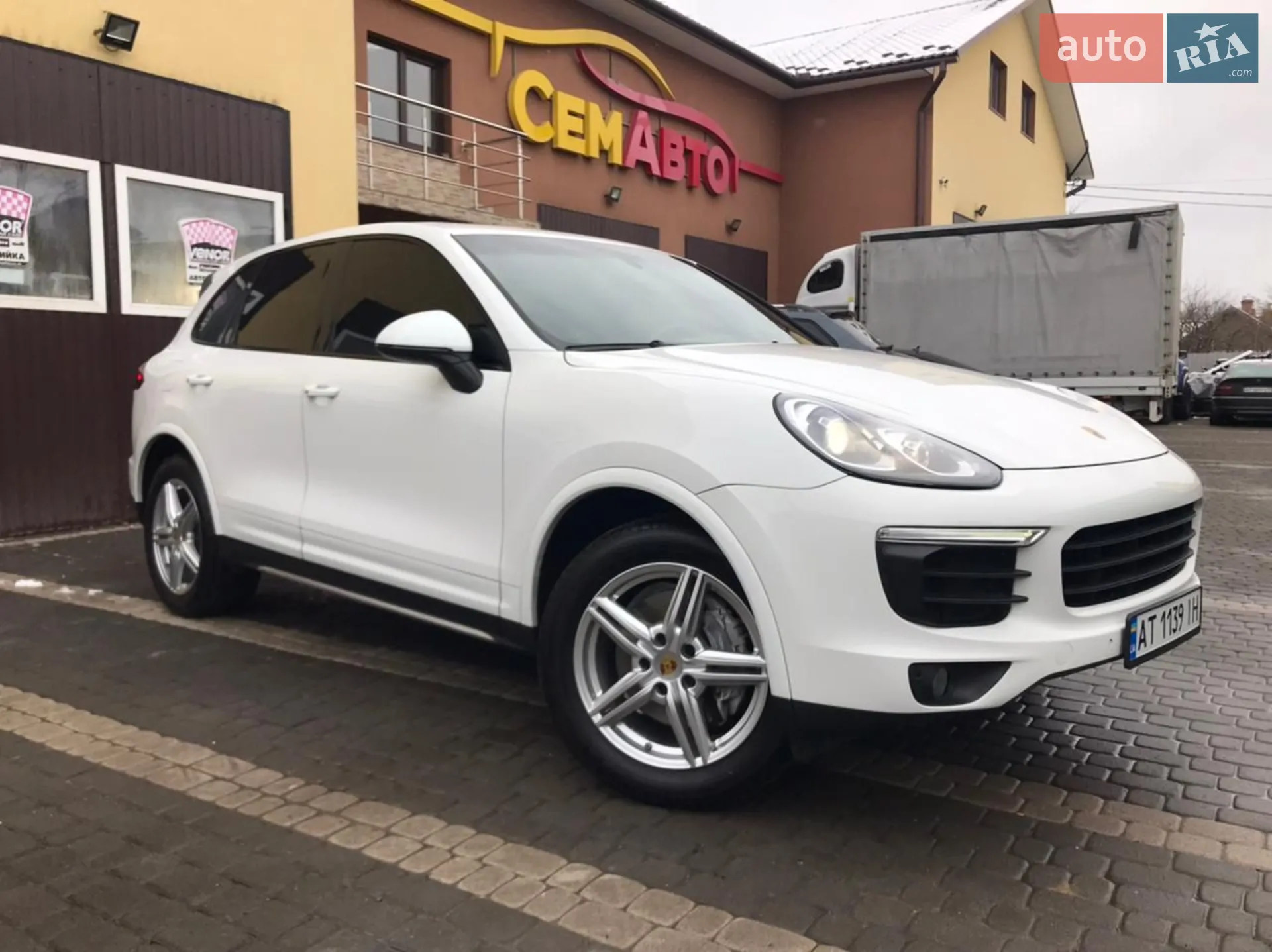 2017 Porsche Cayenne - мініатюра 61