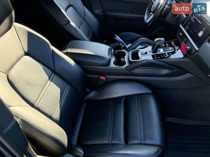 Позашляховик / Кросовер Porsche Cayenne 2019 в Одесі