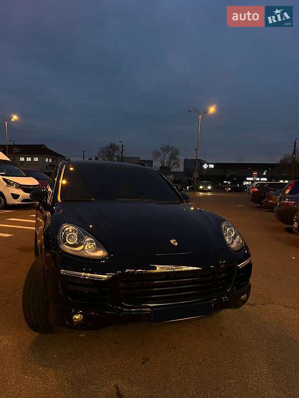 Позашляховик / Кросовер Porsche Cayenne 2015 в Києві