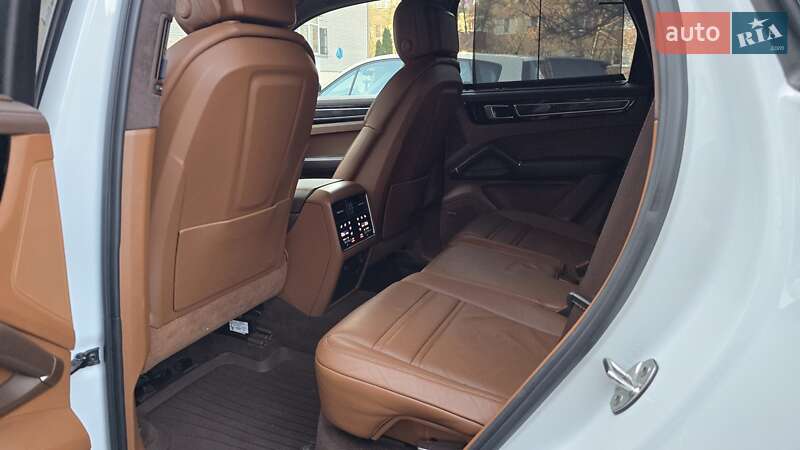 Внедорожник / Кроссовер Porsche Cayenne 2019 в Хмельницком