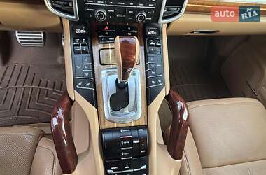 Внедорожник / Кроссовер Porsche Cayenne 2012 в 