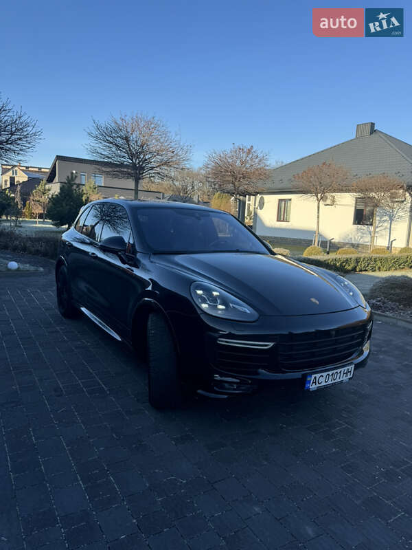 Позашляховик / Кросовер Porsche Cayenne 2015 в Луцьку
