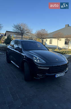 Внедорожник / Кроссовер Porsche Cayenne 2015 в 