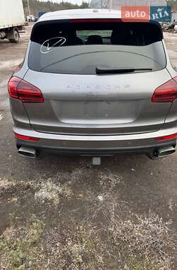 Позашляховик / Кросовер Porsche Cayenne 2016 в 