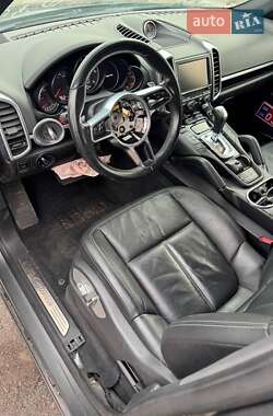 Позашляховик / Кросовер Porsche Cayenne 2016 в 