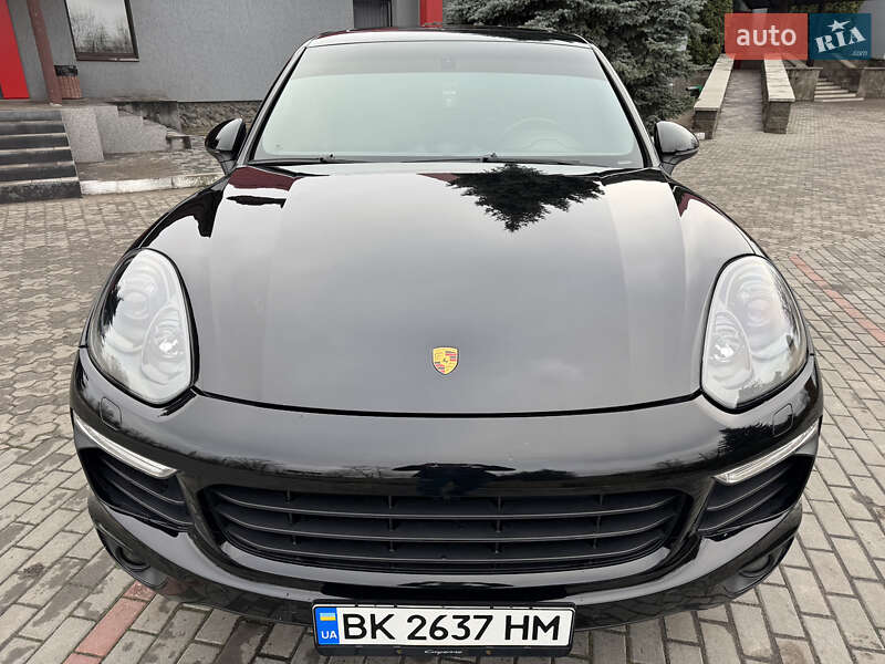 Внедорожник / Кроссовер Porsche Cayenne 2016 в 