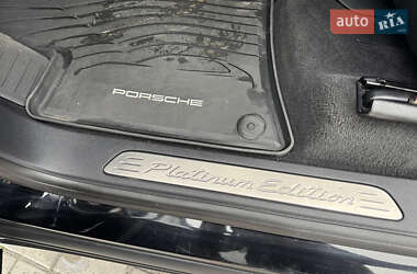 Внедорожник / Кроссовер Porsche Cayenne 2016 в 