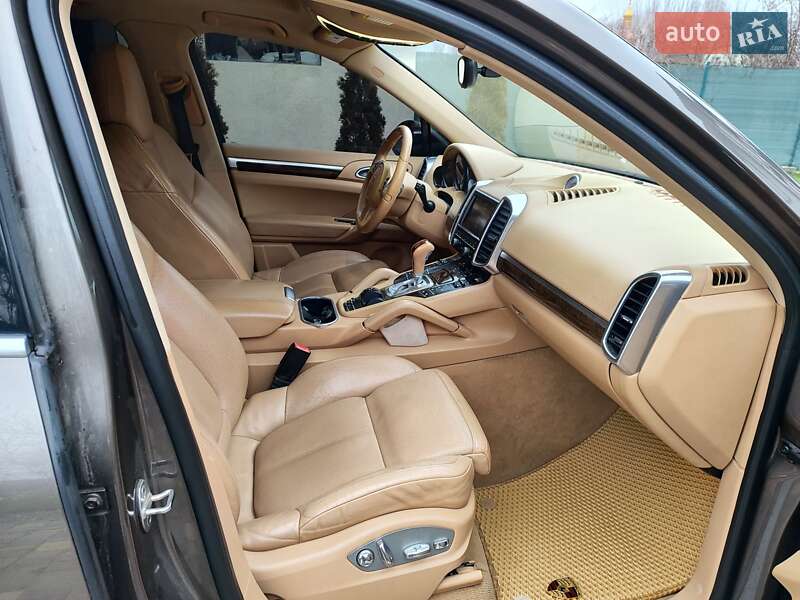 Позашляховик / Кросовер Porsche Cayenne 2012 в Кривому Розі