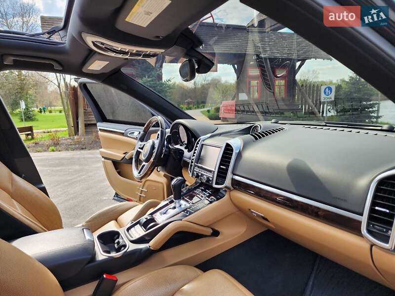 Позашляховик / Кросовер Porsche Cayenne 2015 в Києві