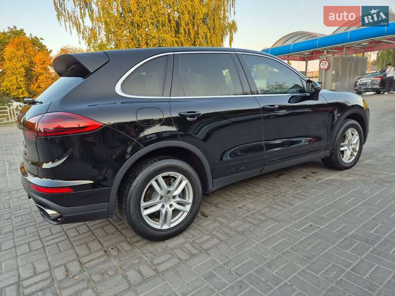 Внедорожник / Кроссовер Porsche Cayenne 2015 в Тернополе