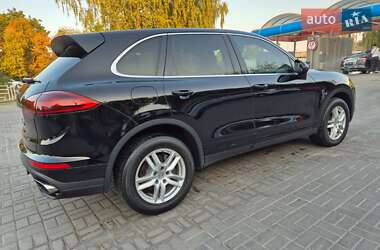 Внедорожник / Кроссовер Porsche Cayenne 2015 в 