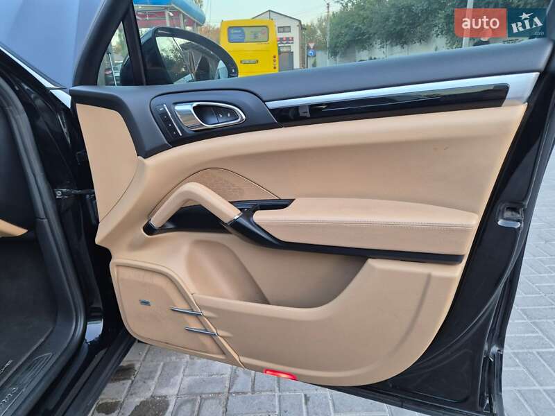 Внедорожник / Кроссовер Porsche Cayenne 2015 в Тернополе