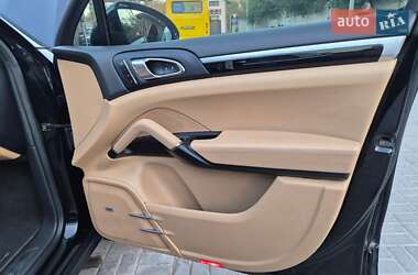 Внедорожник / Кроссовер Porsche Cayenne 2015 в 