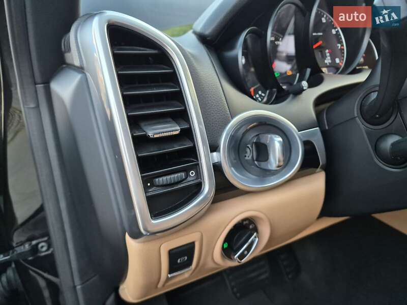 Внедорожник / Кроссовер Porsche Cayenne 2015 в Тернополе