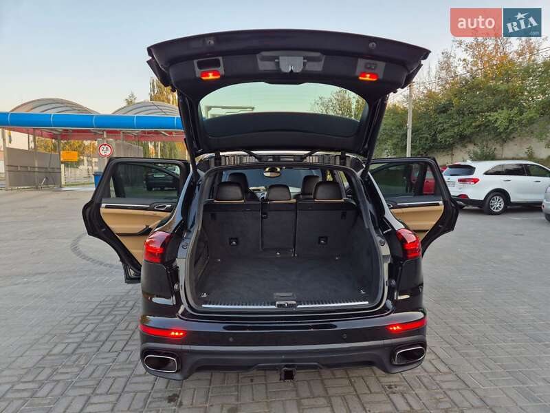 Внедорожник / Кроссовер Porsche Cayenne 2015 в Тернополе