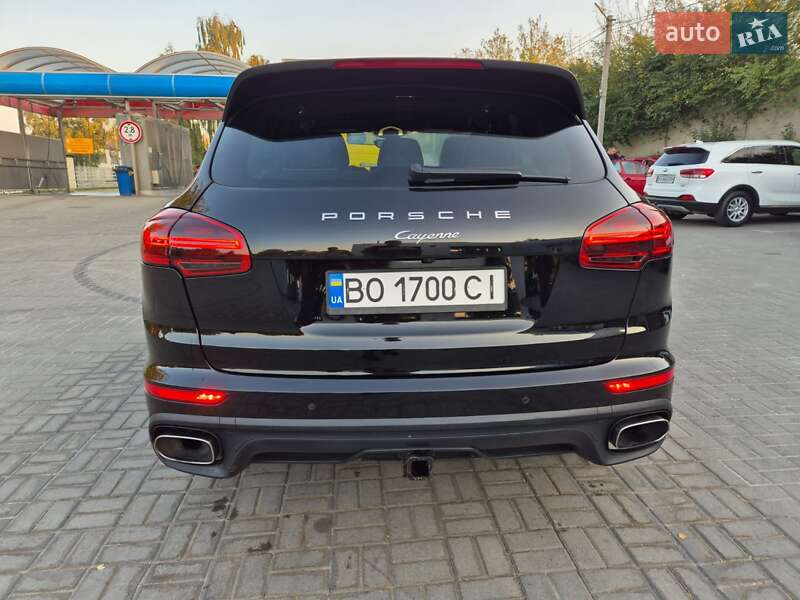 Внедорожник / Кроссовер Porsche Cayenne 2015 в Тернополе