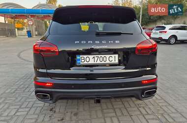 Внедорожник / Кроссовер Porsche Cayenne 2015 в 